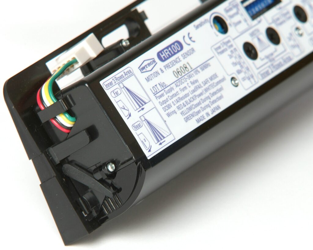 Photo of the Hotron HR100 sensor showing the lever to adjust the safety zone detection area
